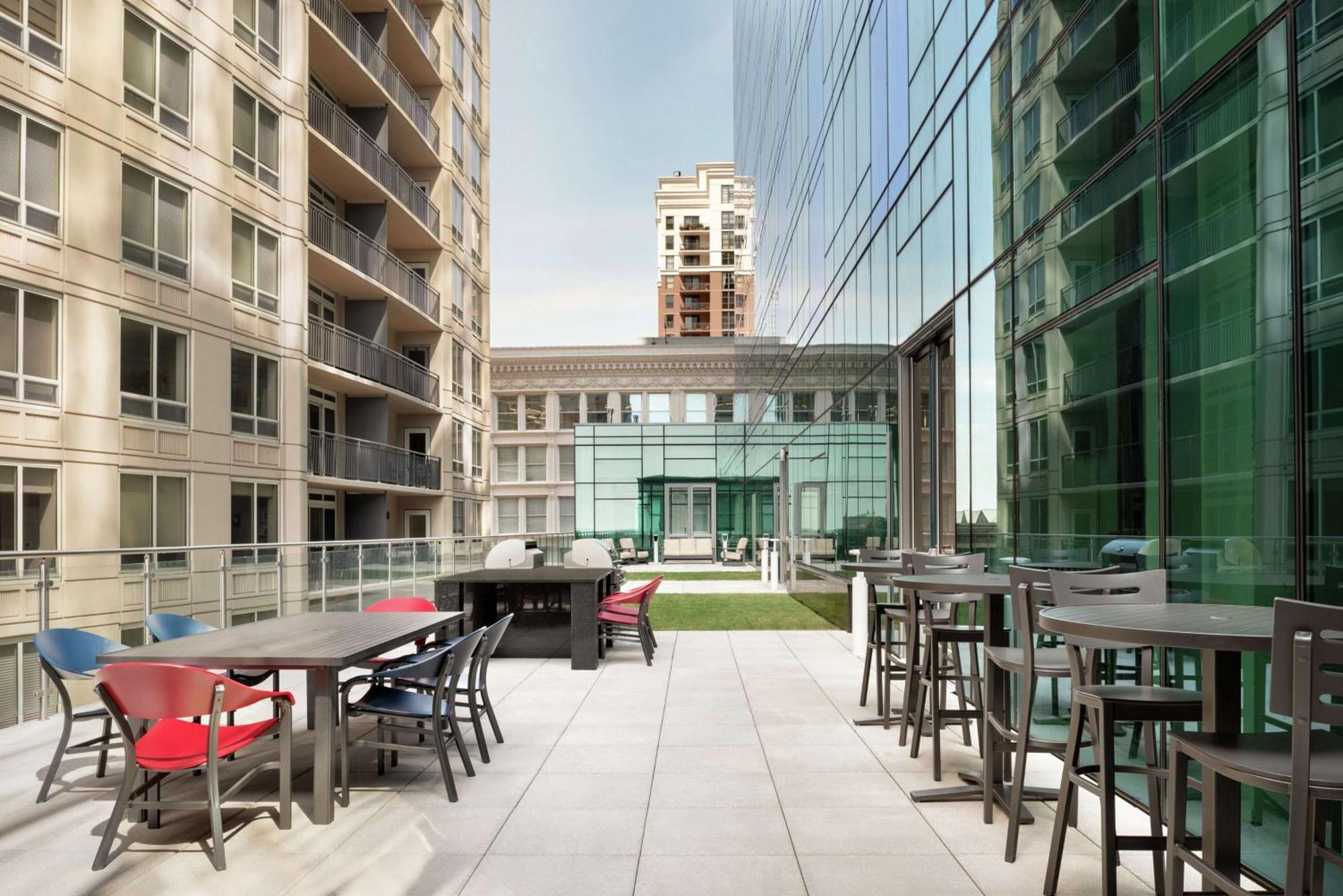 Hilton Garden Inn Chicago Downtown South Loop Екстериор снимка